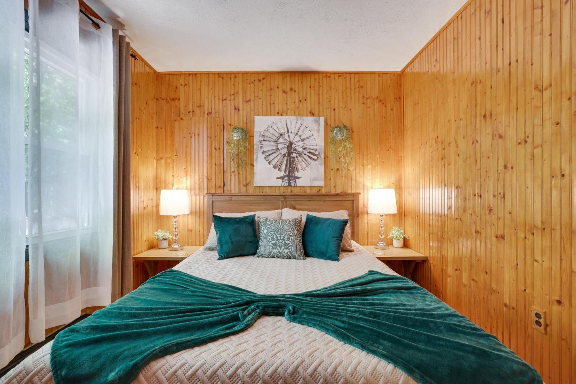 Chalet Renovated Near Casino, Camelback , Kalahari 4Bdrms Firepit Hot Tub Game Room Tobyhanna Exteriör bild
