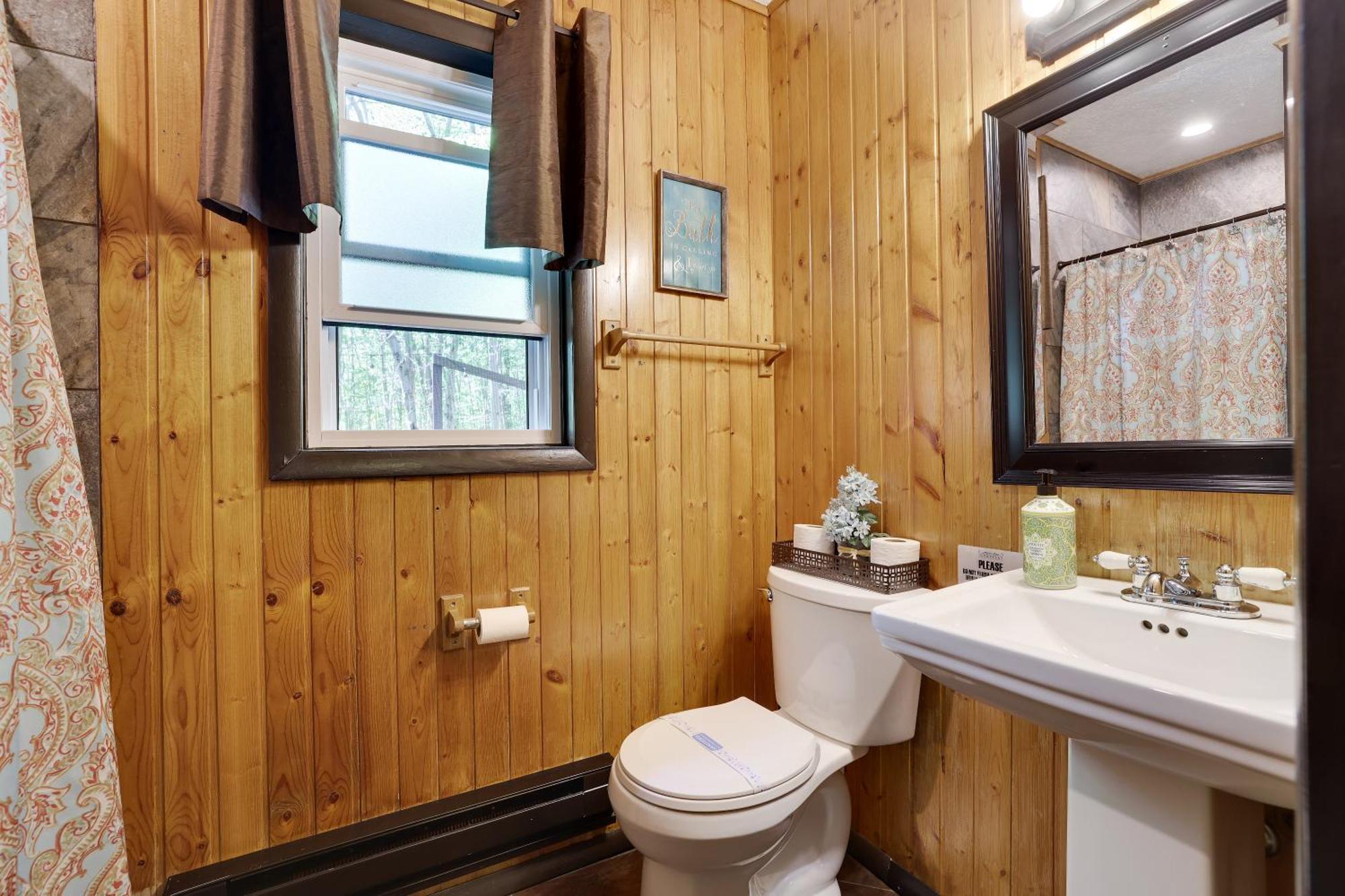 Chalet Renovated Near Casino, Camelback , Kalahari 4Bdrms Firepit Hot Tub Game Room Tobyhanna Exteriör bild