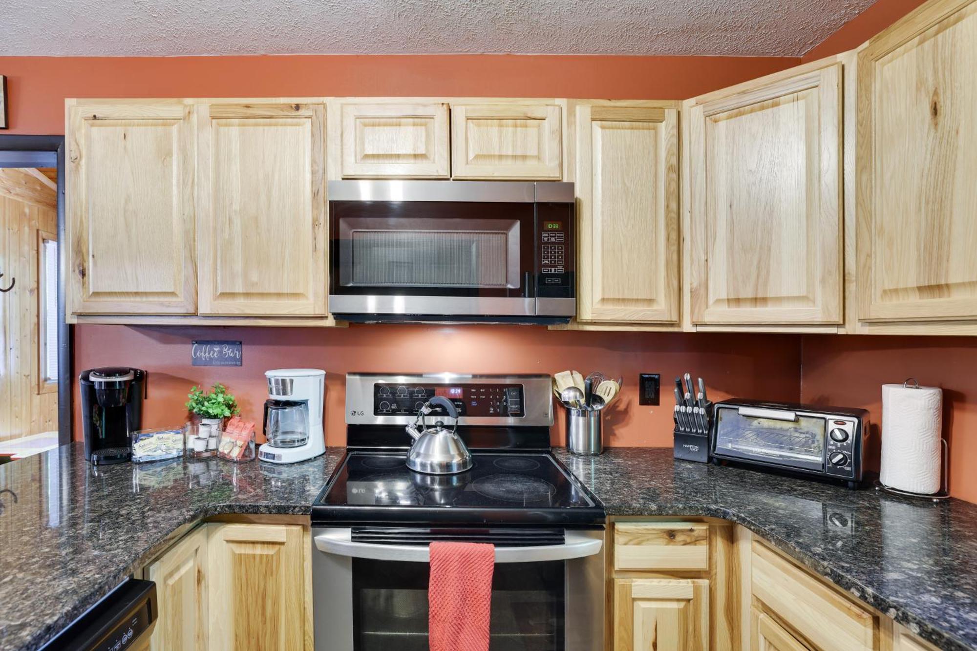 Chalet Renovated Near Casino, Camelback , Kalahari 4Bdrms Firepit Hot Tub Game Room Tobyhanna Exteriör bild