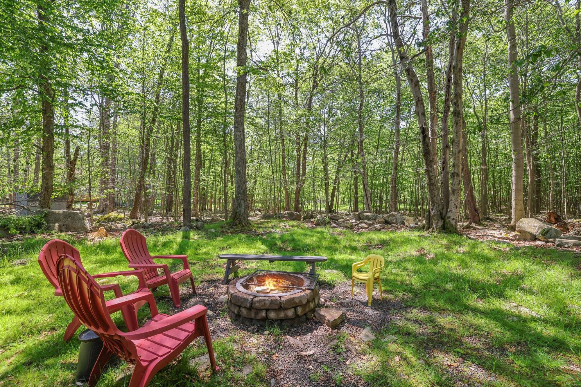 Chalet Renovated Near Casino, Camelback , Kalahari 4Bdrms Firepit Hot Tub Game Room Tobyhanna Exteriör bild