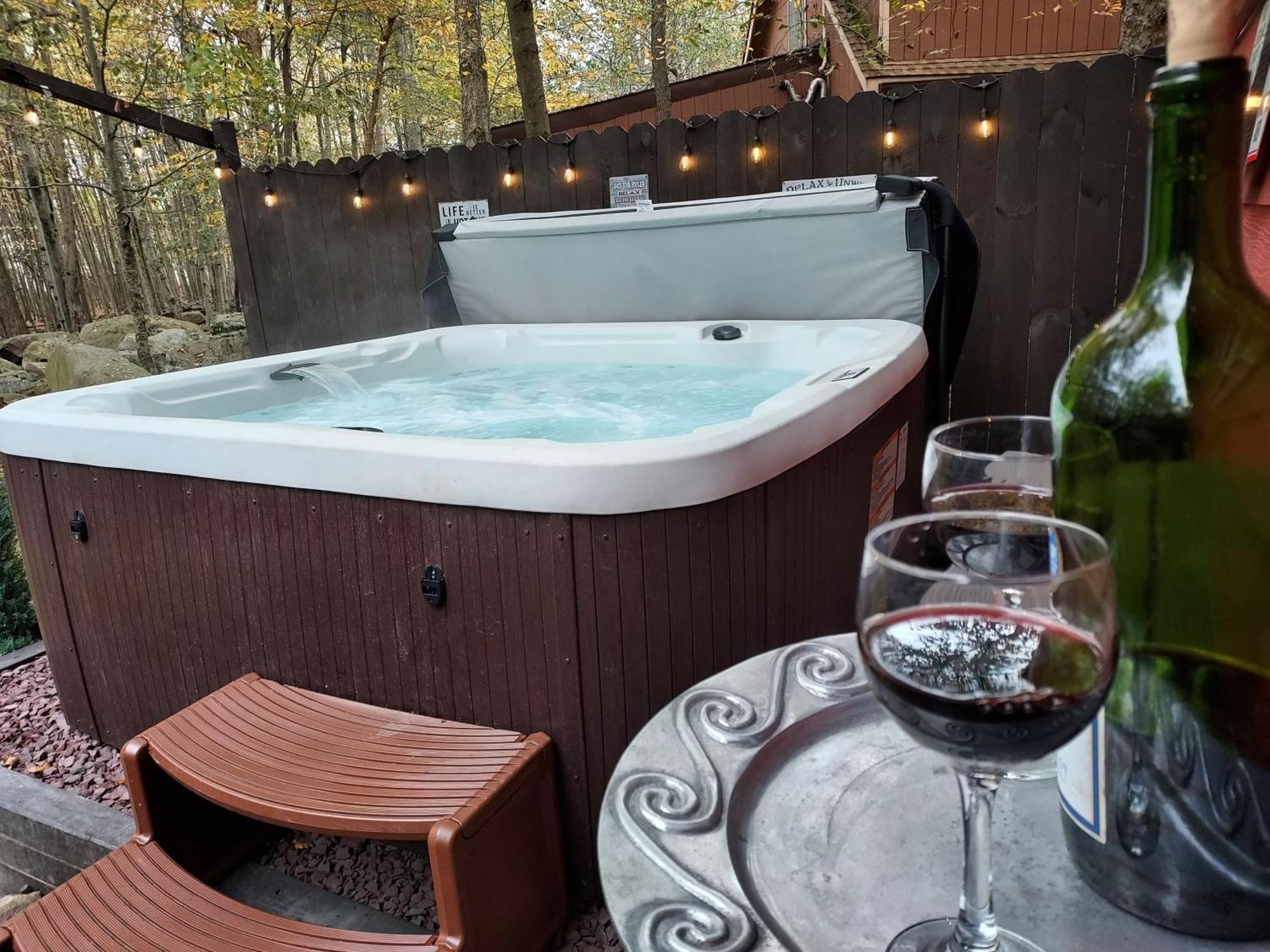 Chalet Renovated Near Casino, Camelback , Kalahari 4Bdrms Firepit Hot Tub Game Room Tobyhanna Exteriör bild