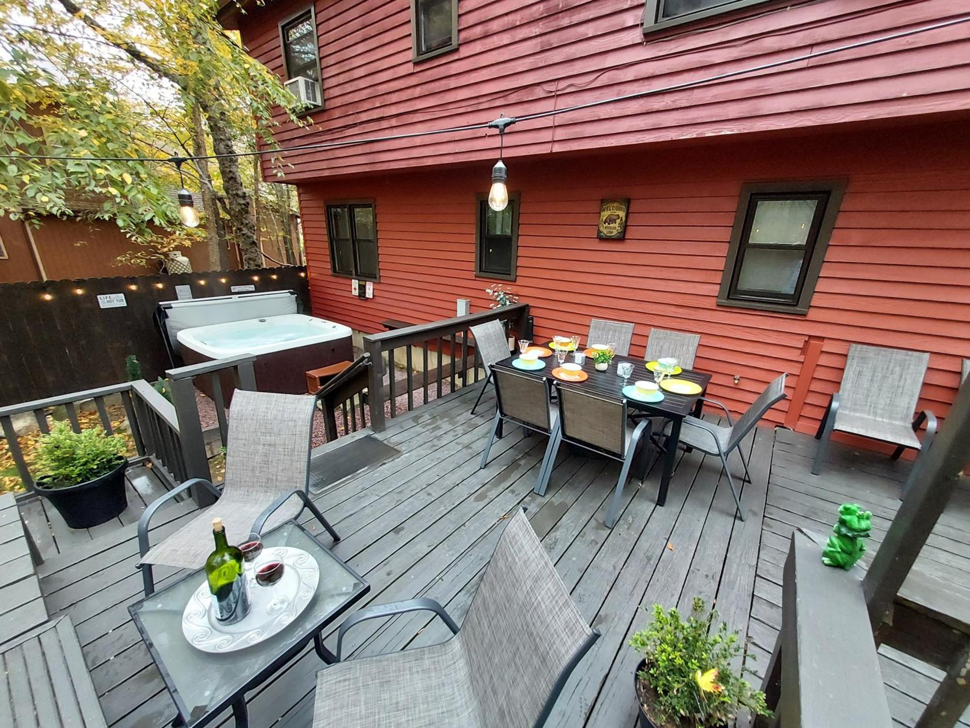 Chalet Renovated Near Casino, Camelback , Kalahari 4Bdrms Firepit Hot Tub Game Room Tobyhanna Exteriör bild